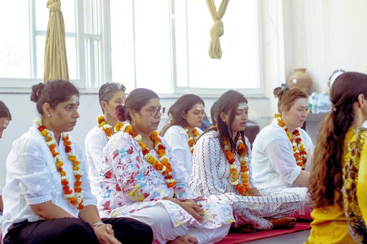 Interior view of 100 Hour Yoga Teacher Training Course in Rishikesh, India – Rishikesh Yog Kendra retreat location