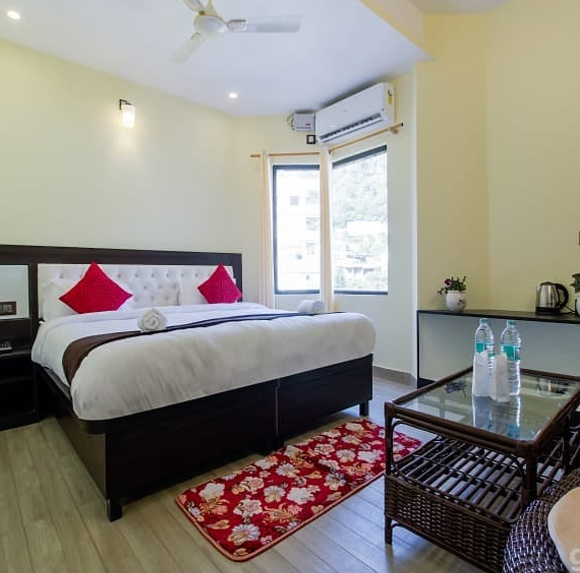 Photo of 100 Hour Yoga Teacher Training in Rishikesh – SV Yoga School (Swami Vivekananda Yoga School) yoga retreat in Uttarkhand