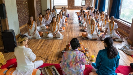Interior view of 300 Hour Yoga Teacher Training in Rishikesh, India – World Peace Yoga School retreat location